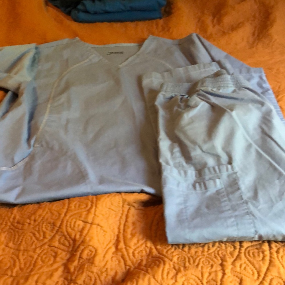 Scrub set